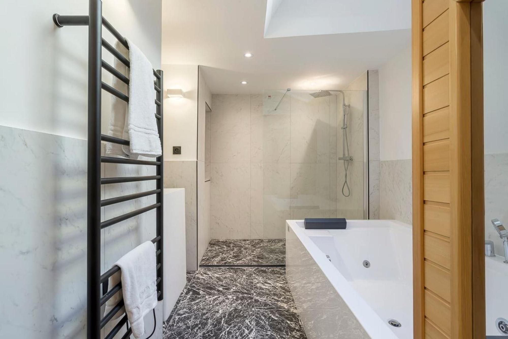 Victor Hugo Romantic Suite - Sauna Et Balneo Лион Экстерьер фото