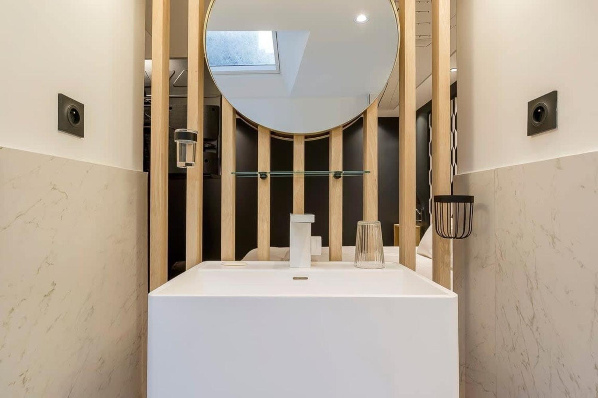 Victor Hugo Romantic Suite - Sauna Et Balneo Лион Экстерьер фото