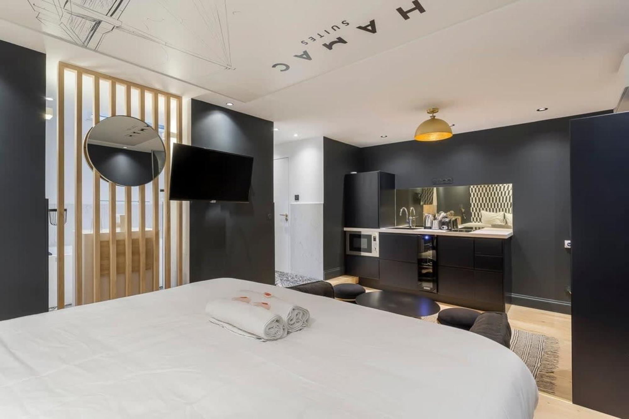 Victor Hugo Romantic Suite - Sauna Et Balneo Лион Экстерьер фото